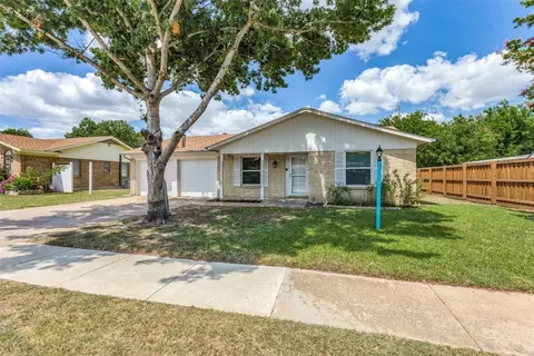 358 Mustang Dr, Saginaw, TX 76179