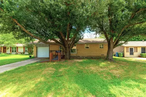 510 Lois St, Aubrey, TX 76227