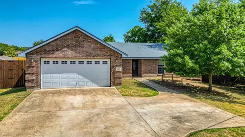 649 N Stewart St, Azle, TX 76020