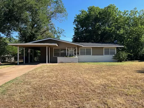 1303 Rolling Hills Dr, Graham, TX 76450