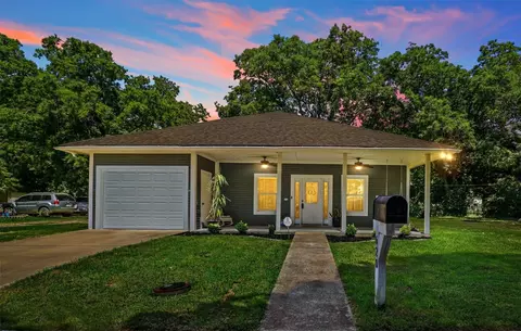 620 Throckmorton St, Gainesville, TX 76240