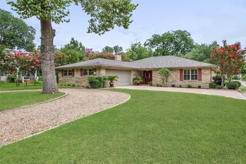 1105 N Woods St, Sherman, TX 75092