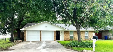 101 Allen Dr, Sanger, TX 76266