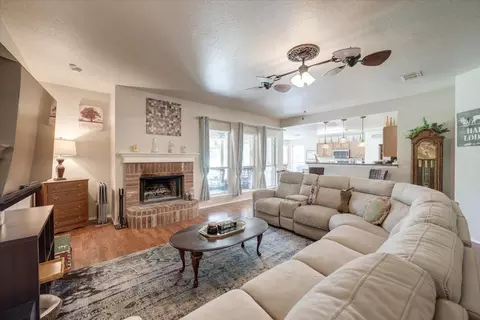 544 Harbor Crest Rd, Azle, TX 76020