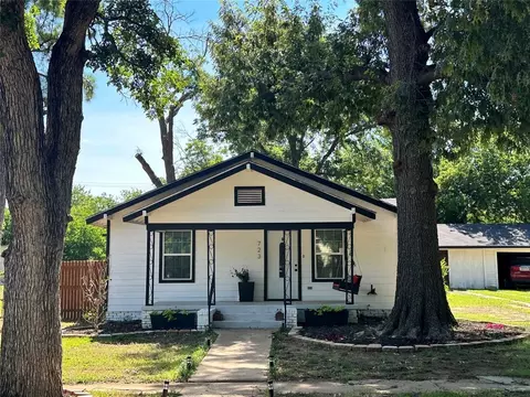 723 Plum St, Graham, TX 76450