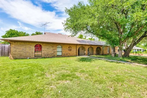 703 Cherry St, Sanger, TX 76266 photo 2