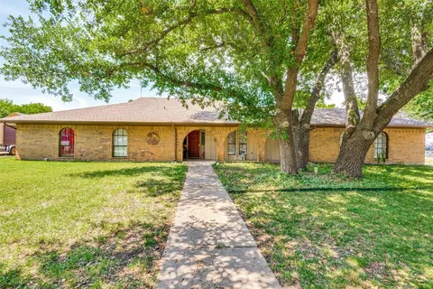 703 Cherry St, Sanger, TX 76266