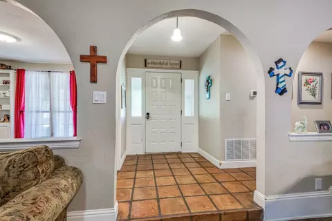 703 Cherry St, Sanger, TX 76266 photo 4