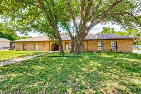 703 Cherry St, Sanger, TX 76266 photo 3