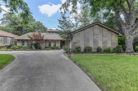 8908 Van Deman Dr, Benbrook, TX 76116