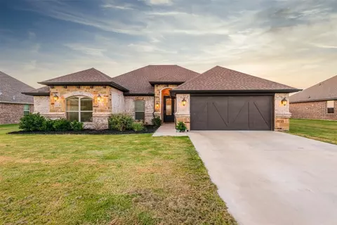 304 Mckittrick Ln, Godley, TX 76044