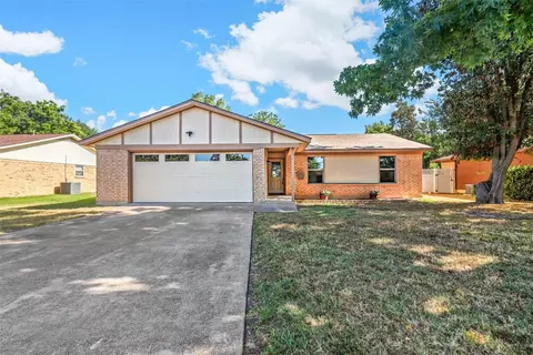 1713 E Briar Run, Benbrook, TX 76126