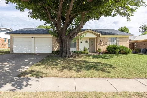 408 Normandy Ln, Saginaw, TX 76179