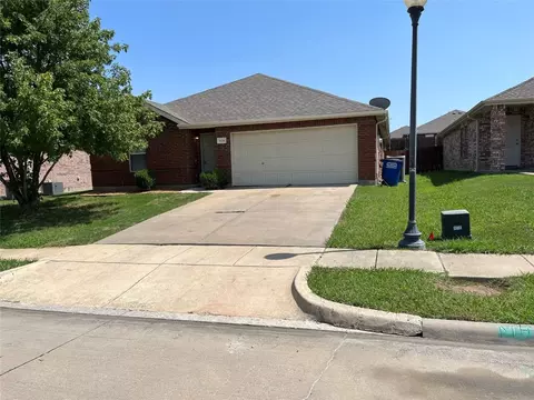 1426 Whitewater Dr, Little Elm, TX 75068
