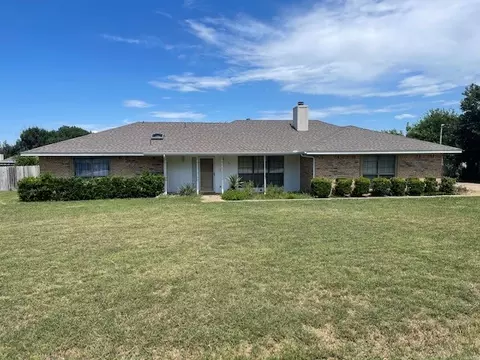 132 Lassetter Dr, Red Oak, TX 75154