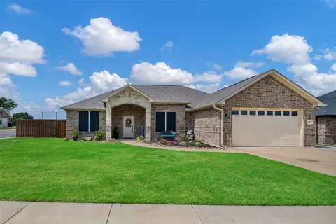 706 Cobblestone Cir, Mabank, TX 75147