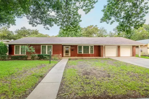 505 Robinhood Dr, Irving, TX 75061