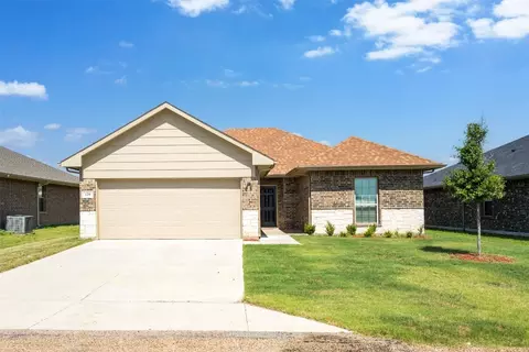 129 Creek Meadow Dr, Mabank, TX 75147