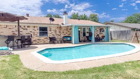 6621 Kitty Dr, Watauga, TX 76148