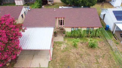 1657 Continental Dr, Blue Mound, TX 76131