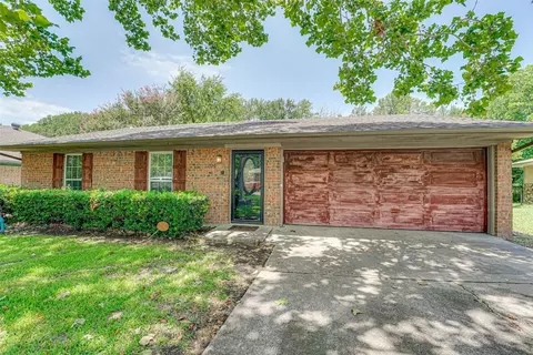 1104 Phillips Dr, Ennis, TX 75119