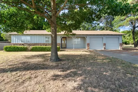 305 Walnut Creek Dr, Azle, TX 76020