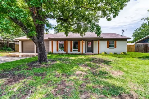 2213 Rex Cruse Dr, Sherman, TX 75092