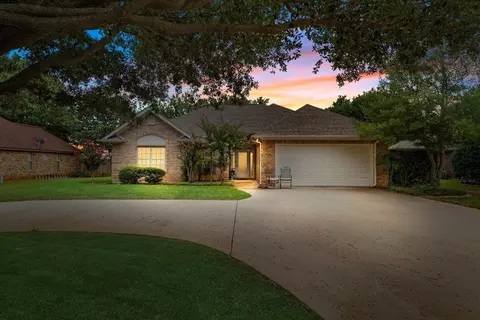 513 Amy Jo Cir, Aubrey, TX 76227