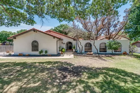 7801 Regatta Ct, Fort Worth, TX 76179