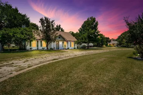 806 Nokomis Cir, Lancaster, TX 75146