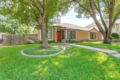 2803 Live Oak Dr, Grapevine, TX 76051