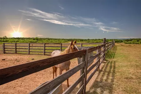 780 Club Lake Rd, Nocona, TX 76255