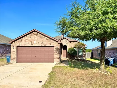 8028 Summer Stream Dr, Fort Worth, TX 76134