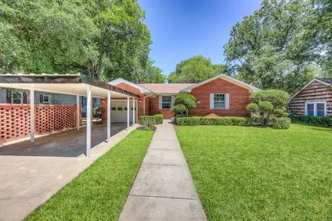 606 W Simmons St, Weatherford, TX 76086