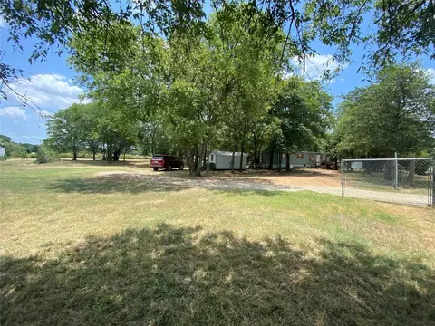 8120 Country Manor Ln, Alvarado, TX 76009