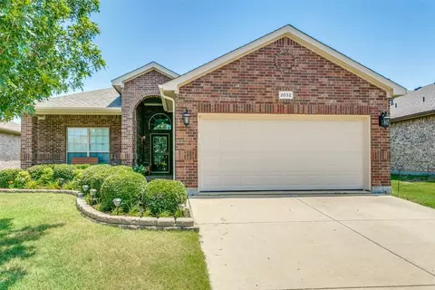 2032 Frosted Willow Ln, Fort Worth, TX 76177