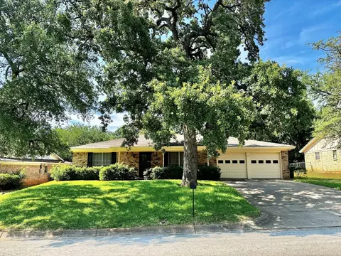 1113 W Redbud Dr, Hurst, TX 76053