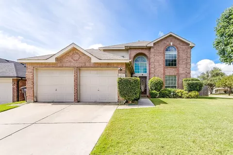 10213 Blue Bell Dr, Fort Worth, TX 76108