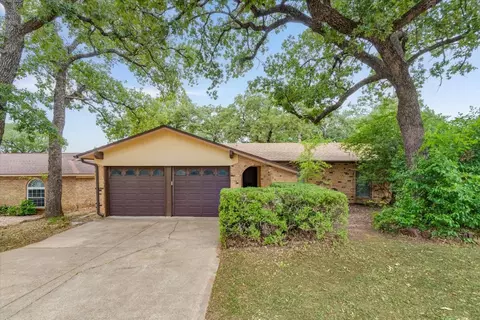 7625 Bermejo Rd, Fort Worth, TX 76112