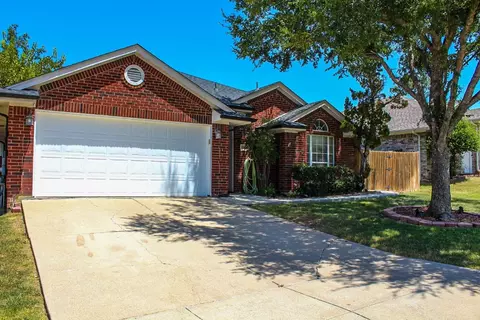 3801 Tulip Tree Dr, Fort Worth, TX 76137