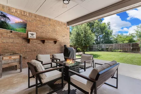404 Headwaters Dr, Mckinney, TX 75071