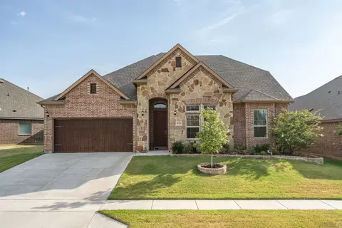 8720 Grazing Ln, Fort Worth, TX 76123