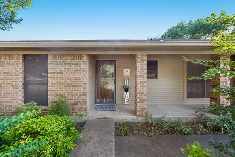 356 S College Ave, Justin, TX 76247