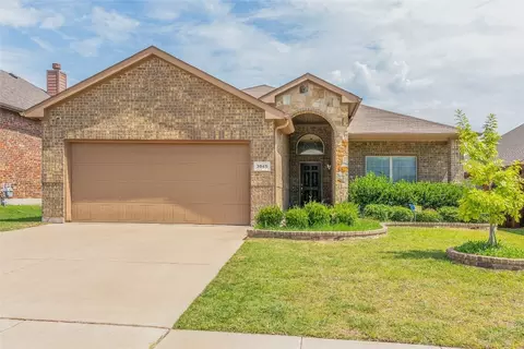 3045 Beaver Creek Dr, Fort Worth, TX 76177