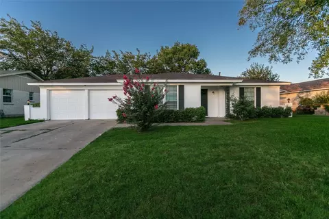 3233 Centennial Rd, Forest Hill, TX 76119