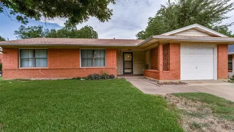 1710 Glen Key St, Grand Prairie, TX 75051