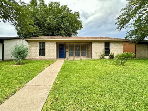 9815 Glengreen Dr, Dallas, TX 75217