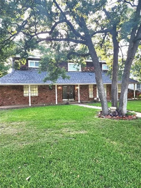1712 S Bowen Rd, Pantego, TX 76013
