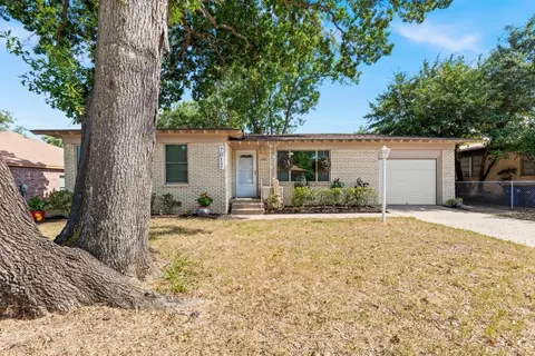 7012 Greenlee St, Fort Worth, TX 76112