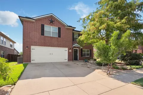 940 Canary Dr, Saginaw, TX 76131